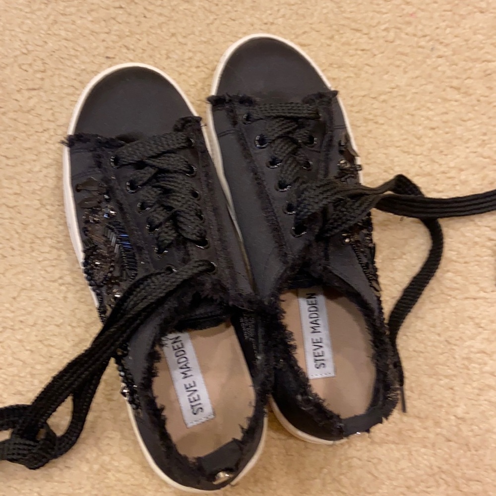 Steve Madden size 6 blinged sneakers with beads